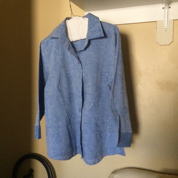 Wrinkle Free Ladies Classic Collar Shirt Sz12 3/4 Sleeves Light Blue Crisp NWOT - Picture 2 of 8
